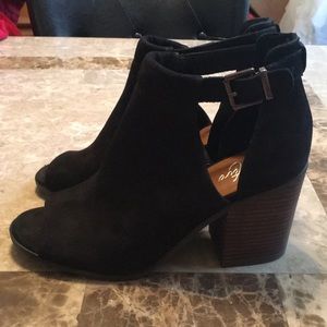 Arturo Chiang black heeled sandal